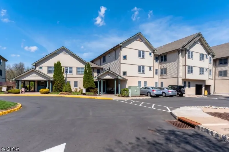 81 Park Edge #2K, Berkeley Heights Twp., NJ 07922