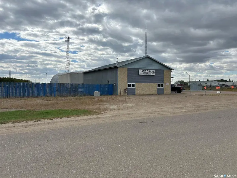 10021-10023 Thatcher AVENUE, North Battleford, SK S9A 3L1