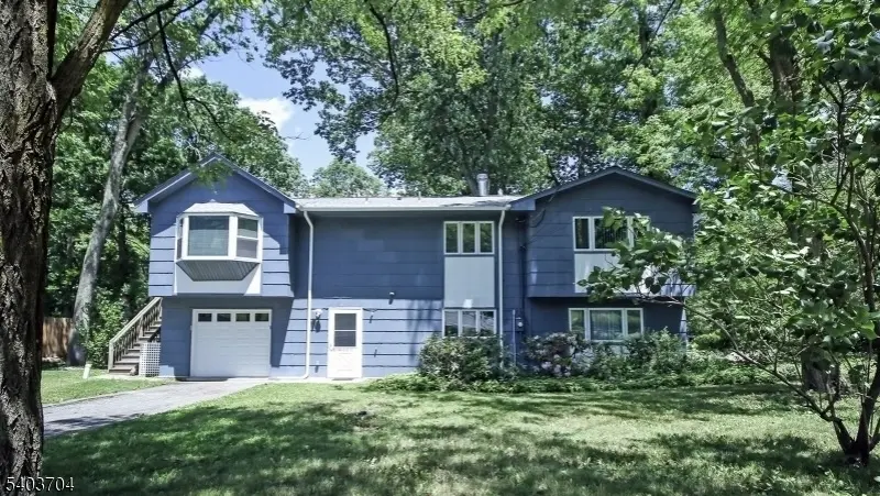 3 Canfield St, Hopatcong Boro, NJ 07874