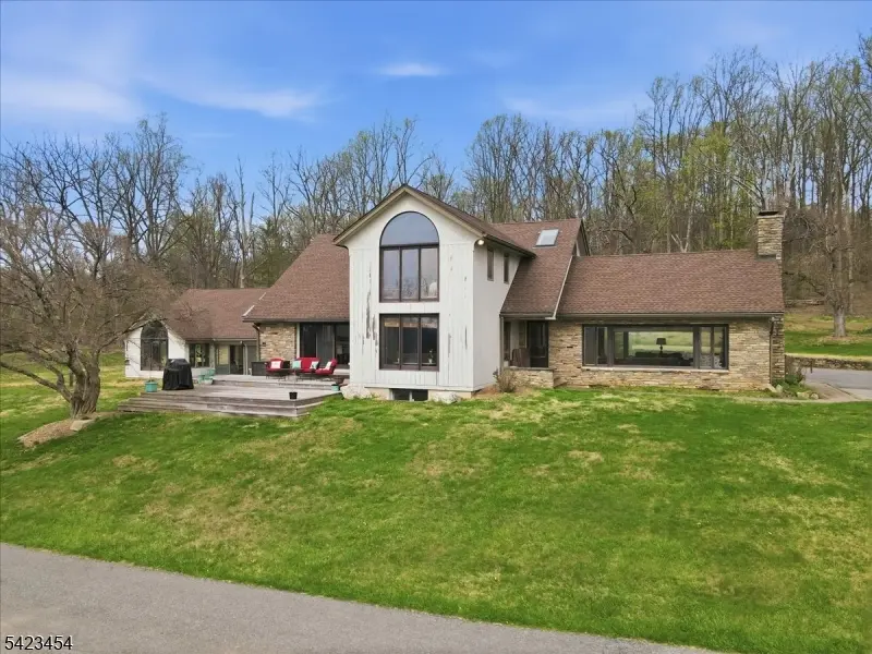 3 Hillbrook Lane, Holland Twp., NJ 08848