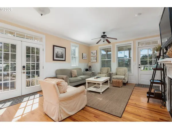 617 SW 27TH WAY, Lincoln City, OR 97367