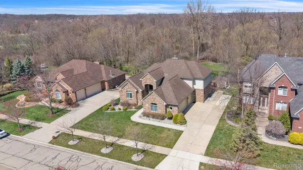 47081 Hidden River CIR N, Canton Charter Township, MI 48188