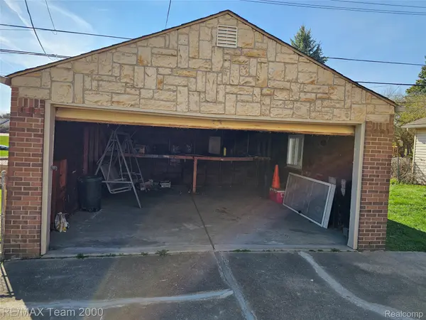 5215 CURTIS ST, Dearborn, MI 48126