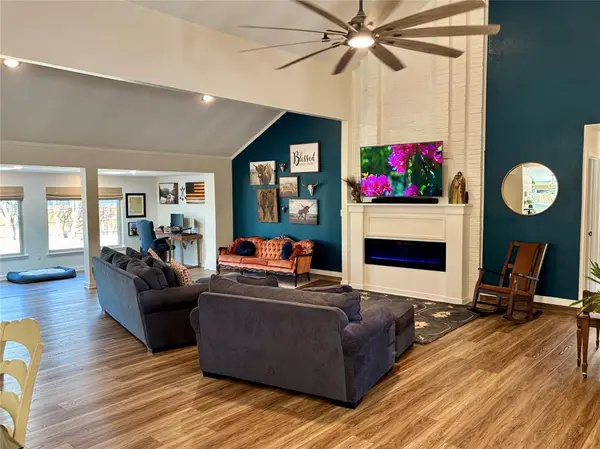 108 Bob White Avenue, Weatherford, TX 76086