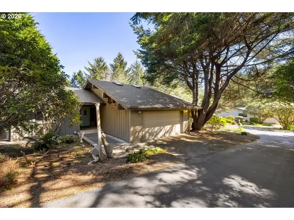 17454 BLUFF DR, Brookings, OR 97415