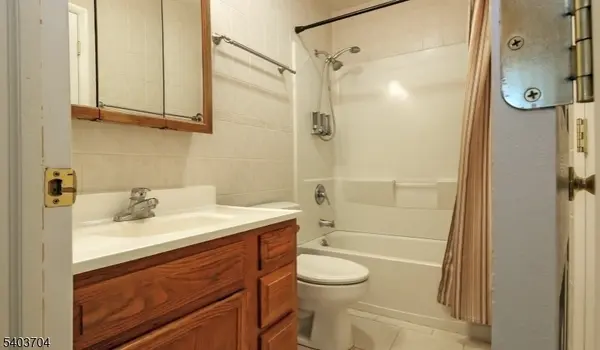 3 Canfield St, Hopatcong Boro, NJ 07874