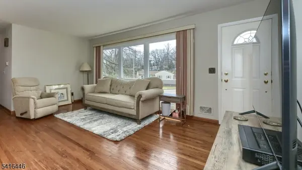 96 Lions Head Dr, Wayne Twp., NJ 07470