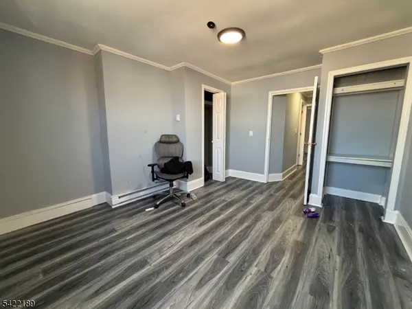 516 E Jersey St, Elizabeth City, NJ 07206