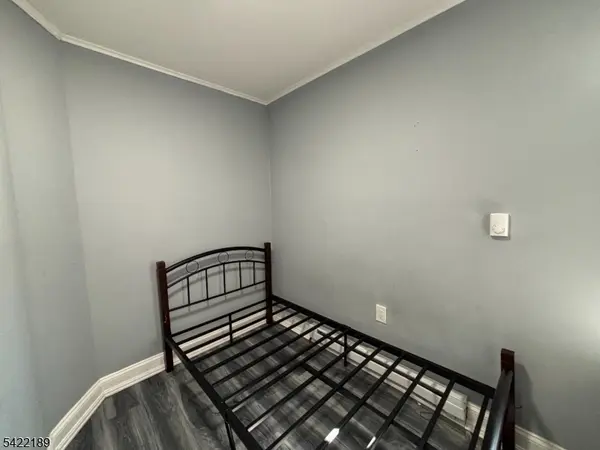 516 E Jersey St, Elizabeth City, NJ 07206