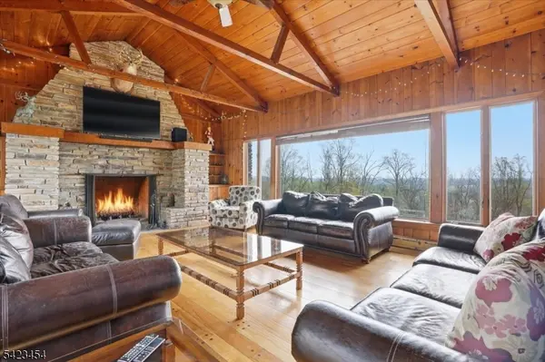 3 Hillbrook Lane, Holland Twp., NJ 08848