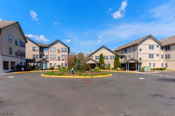 81 Park Edge #2K, Berkeley Heights Twp., NJ 07922