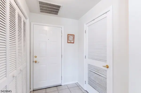 81 Park Edge #2K, Berkeley Heights Twp., NJ 07922