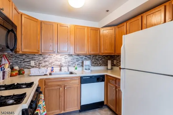 81 Park Edge #2K, Berkeley Heights Twp., NJ 07922