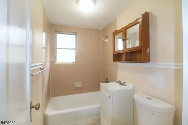 592 Sherman Ave #D1, Roselle Boro, NJ 07203