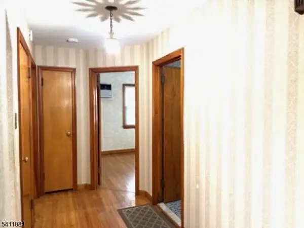 734 Louise Ct, Lyndhurst Twp., NJ 07071