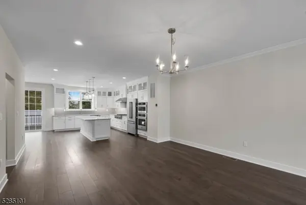 92 Cinnamon Dr, Upper Saddle River Boro, NJ 07458