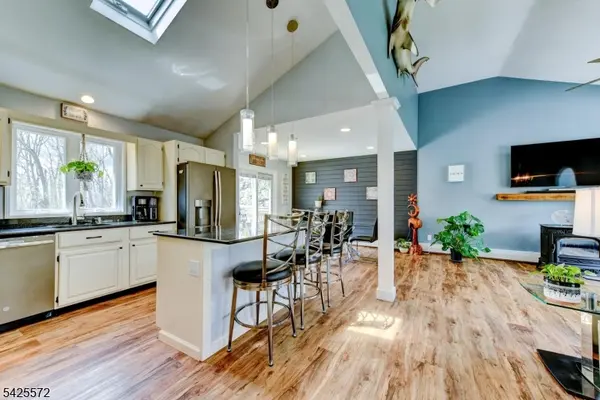 61 Lakeside Dr NW, Vernon Twp., NJ 07461