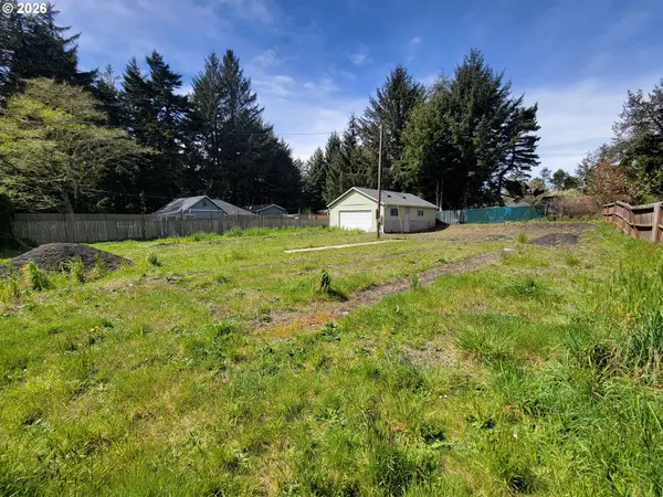 90689 LIBBY LN, Coos Bay, OR 97420