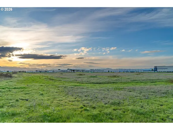 4676 INDUSTRY DR, Medford, OR 97504