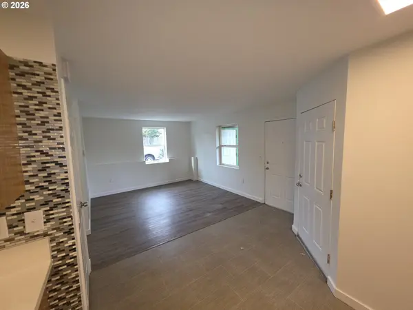 9257 SE CLINTON ST #402, Portland, OR 97266