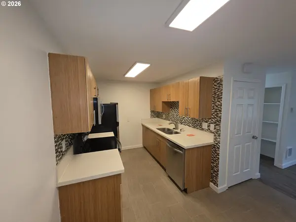 9257 SE CLINTON ST #402, Portland, OR 97266