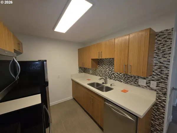 9257 SE CLINTON ST #402, Portland, OR 97266