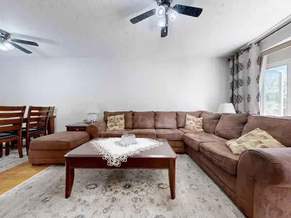 94 Billington CRES, Toronto C13, ON M3A 2G6