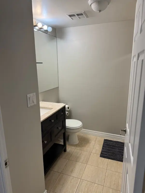 55 Bloor ST E #702, Toronto C08, ON M4W 3W6