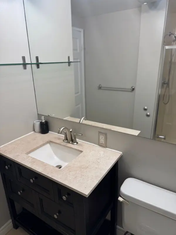 55 Bloor ST E #702, Toronto C08, ON M4W 3W6