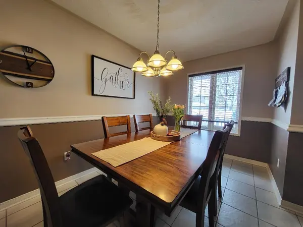 36 Julia CRES, Orillia, ON L3V 7Z1