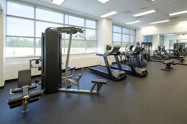 2680 Skymark AVE #100, Mississauga, ON L4W 5A4