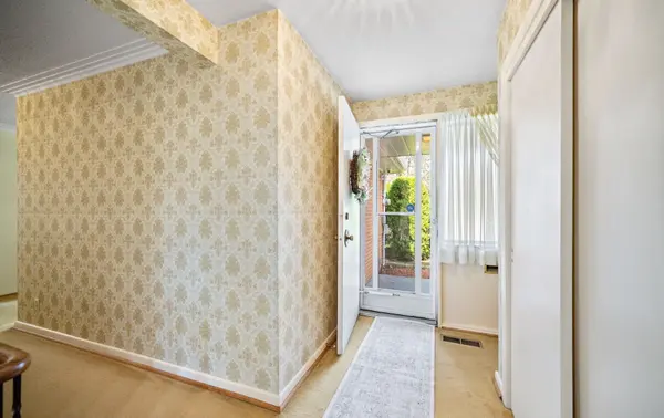 628 Shenandoah DR, Mississauga, ON L5H 1V9