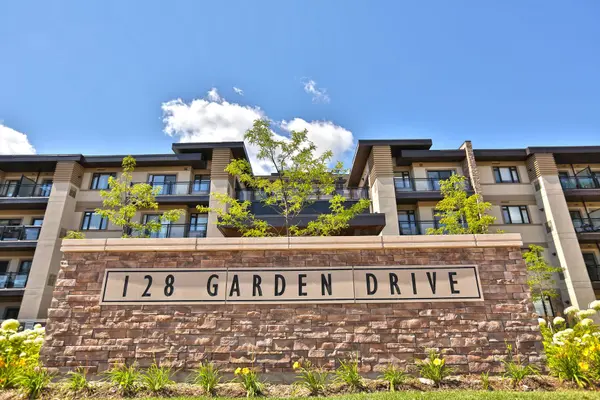 128 Garden DR #103, Oakville, ON L6K 0H7