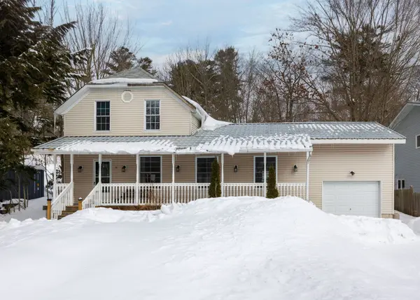 14 Glen AVE, Parry Sound, ON P2A 2B8