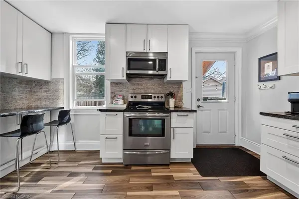 179 Burris ST, Hamilton, ON L8M 2J7