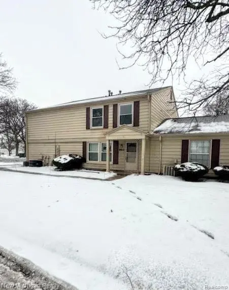 2913 Rockford CT, Lake Orion Village, MI 48360