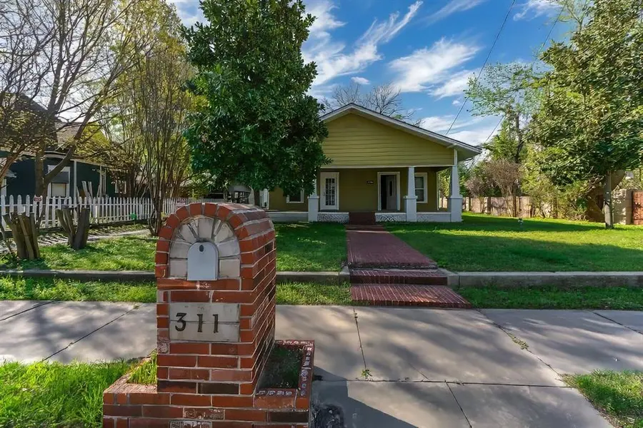 311 W Spring Street, Weatherford, TX 76086