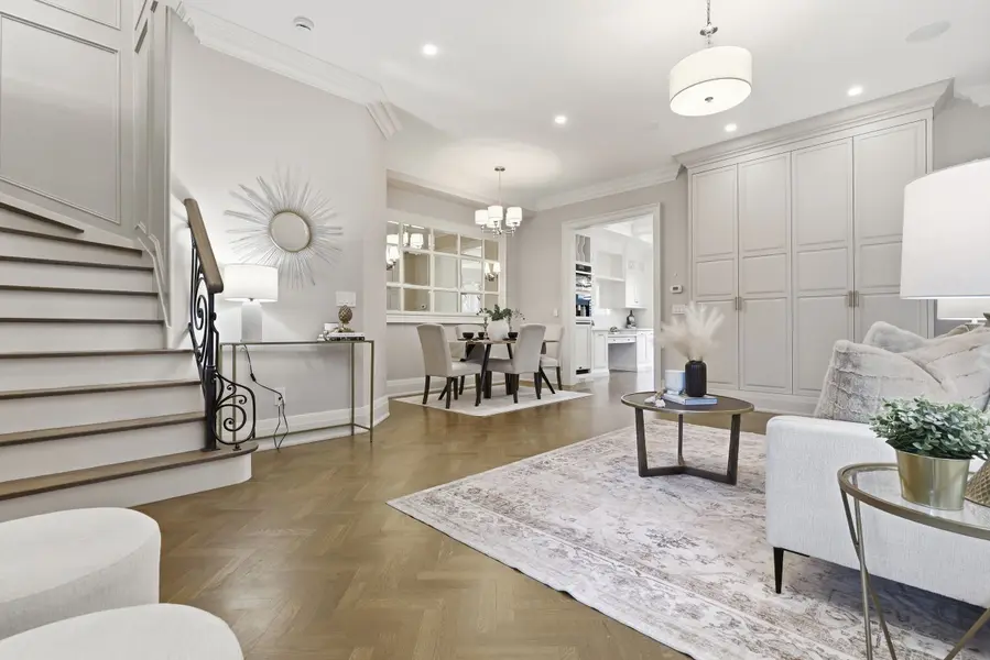 5290 Roadside WAY, Mississauga, ON L5M 0H9