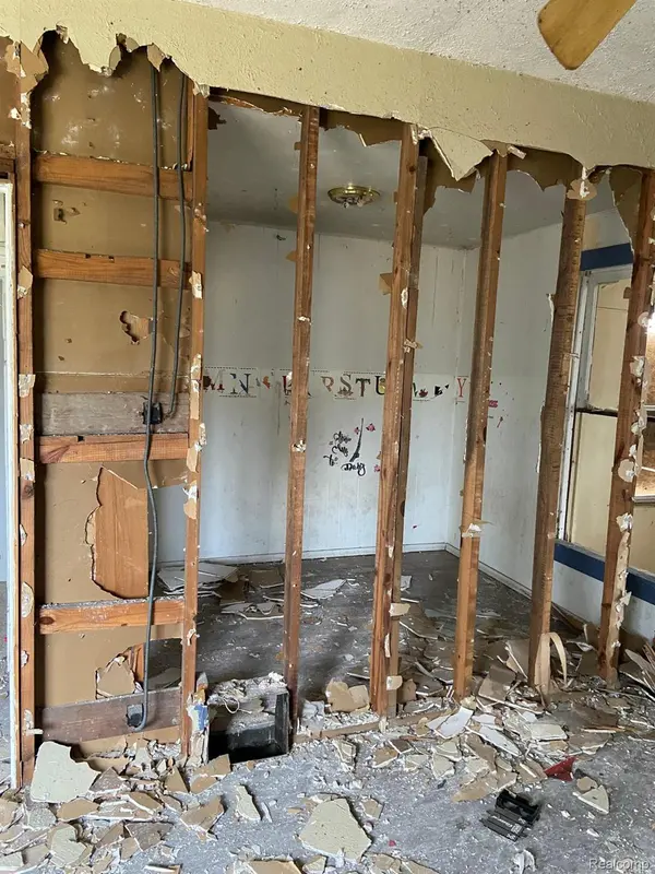 915 Stocker AVE, Flint, MI 48503