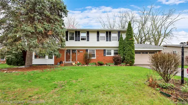 36762 Harwick CT, Clinton Charter Township, MI 48035