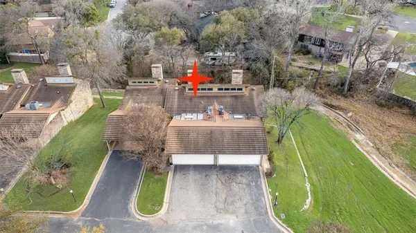 5702 Meadow Wood Lane, Fort Worth, TX 76112