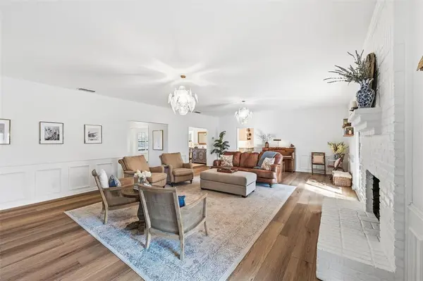 2700 Oak Trail Court, Dalworthington Gardens, TX 76016