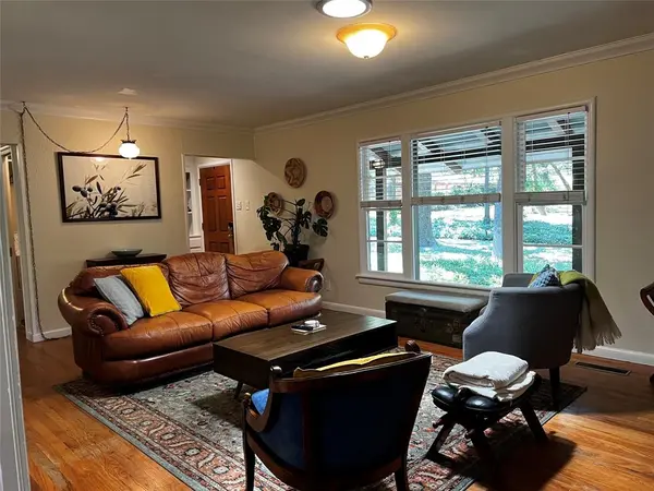 108 Woodland Drive, Irving, TX 75060