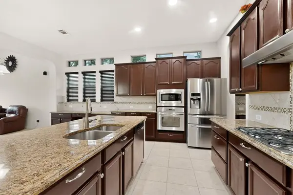 2440 Lismore Lane, Irving, TX 75063