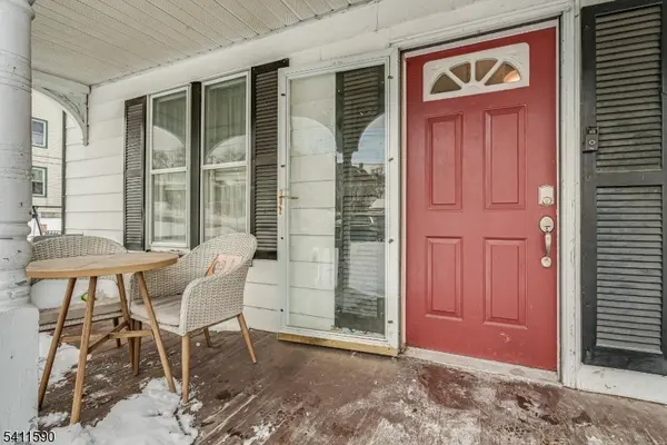 36 Pine St, Newton Town, NJ 07860