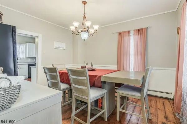 36 Pine St, Newton Town, NJ 07860