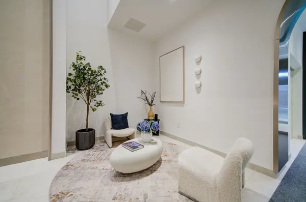 181 Sterling RD #1604, Toronto C01, ON M6R 2B2