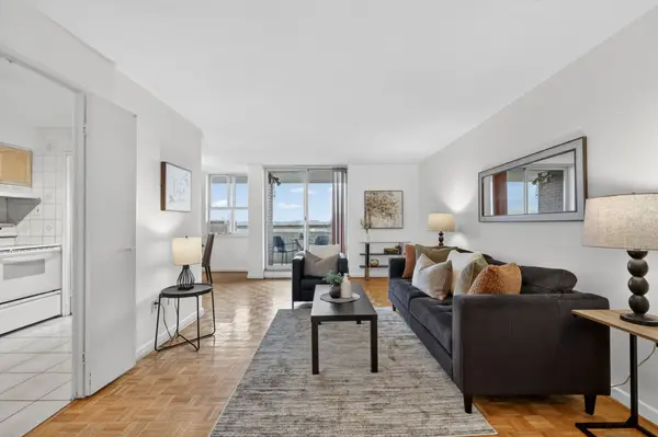 80 Inverlochy BLVD #901, Markham, ON L3T 4P3