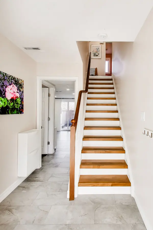 94 William Curtis CIR, Newmarket, ON L3Y 8L6