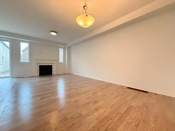 11 Moss DR, Markham, ON L6C 1N3